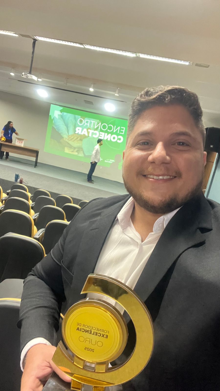 Lucas Schmitt com o reconhecimento Fornecedor de Excelência do Sebrae Tocantins